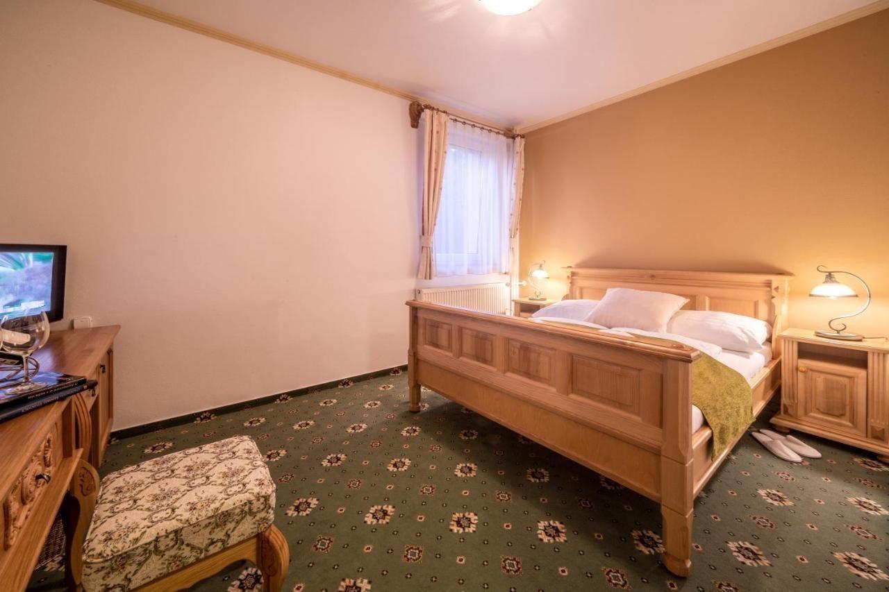Hotel Diana Stráža Exteriör bild