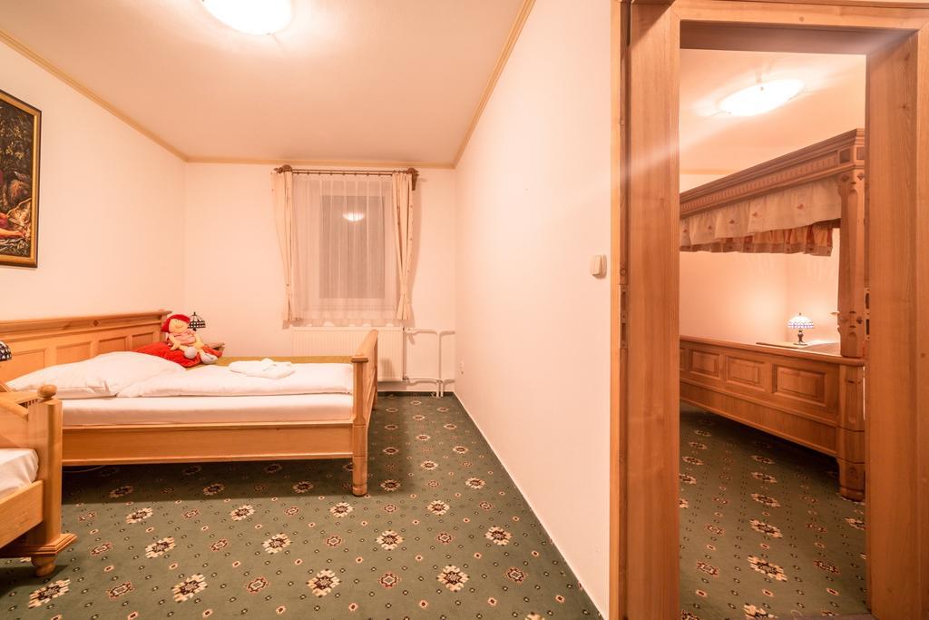 Hotel Diana Stráža Exteriör bild