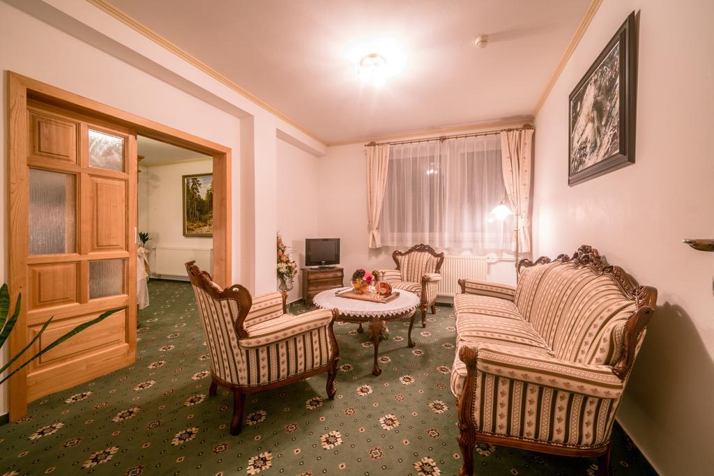 Hotel Diana Stráža Exteriör bild